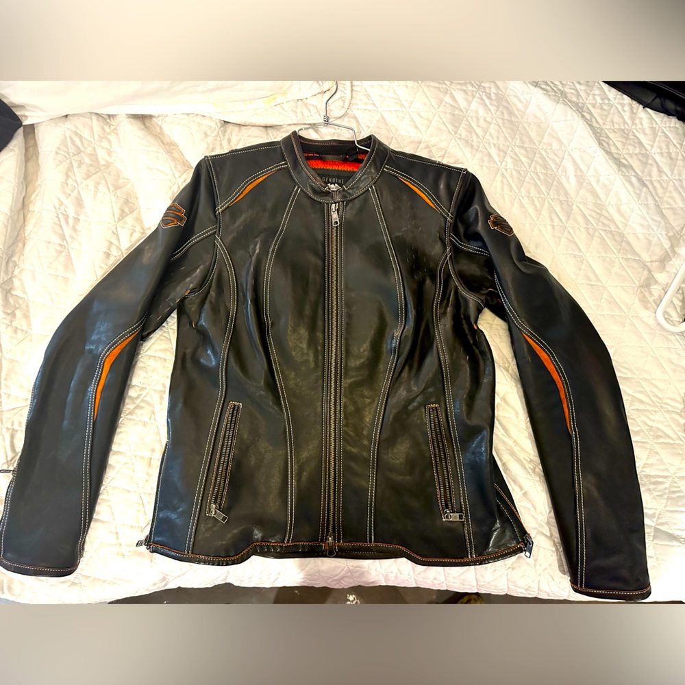 Harley Davidson Women’s heavy fitted leather jacket Size Large